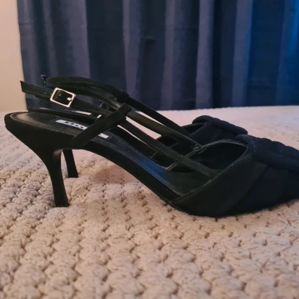 Chic Black Strappy Heels